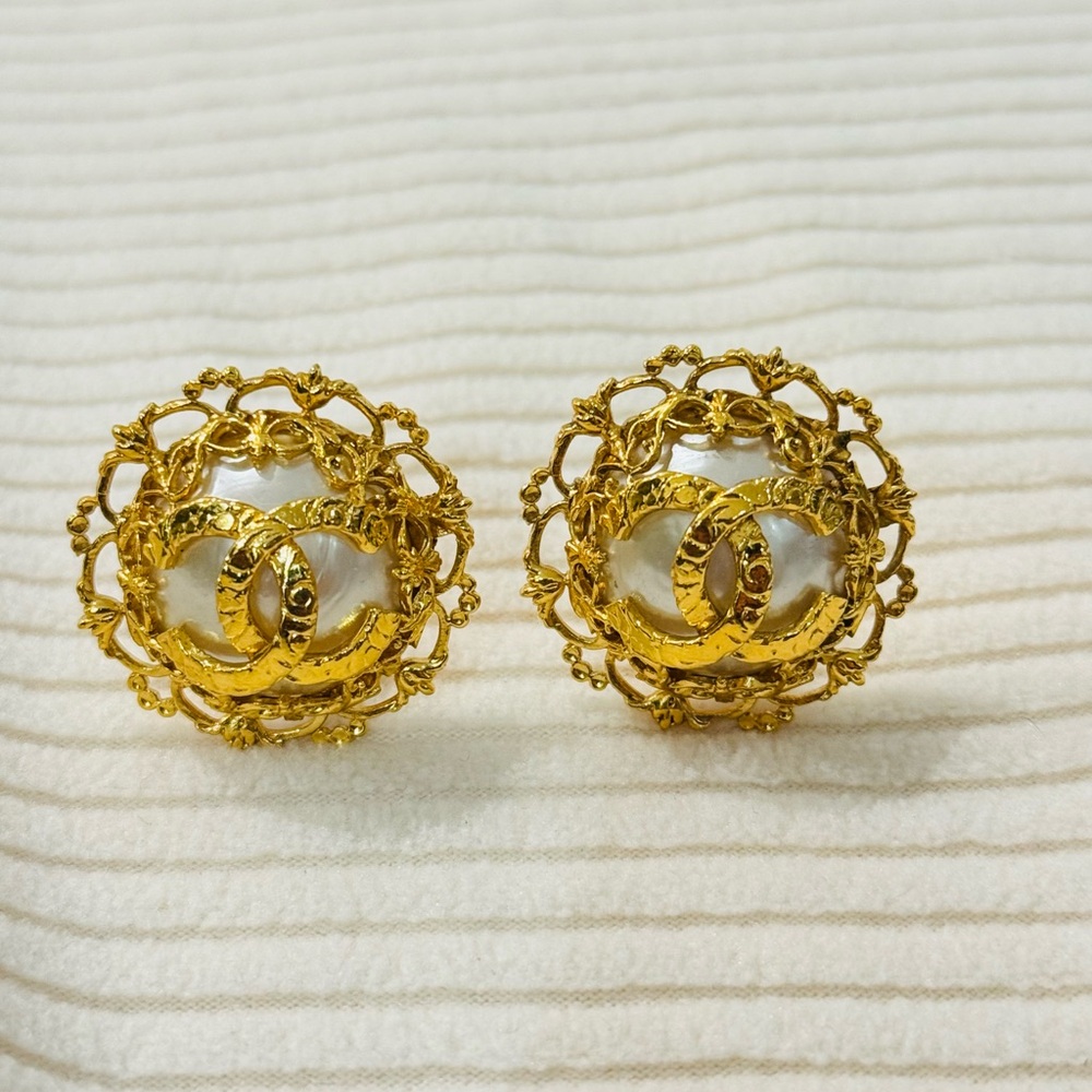 Chanel Vintage Gold Pearl Clip-On Earrings EUC - Beautiful Statement Piece